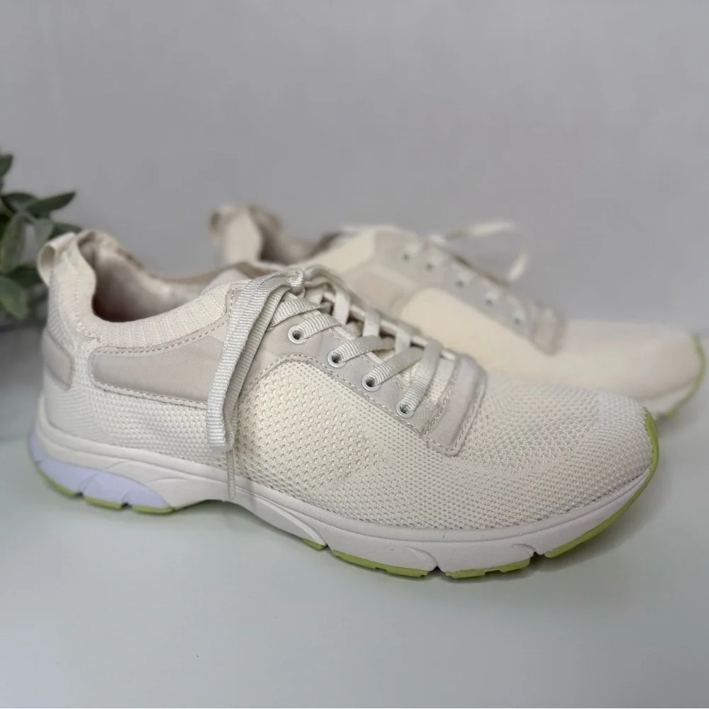 Vionic Endure Women's Lace Up Arch Supportive Sneaker Size 10 Active/Streetwear